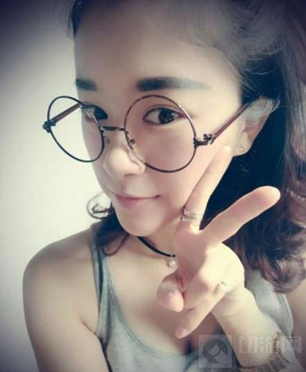 CF手游美眉零距离女神资料卡 极度诱惑小艺
