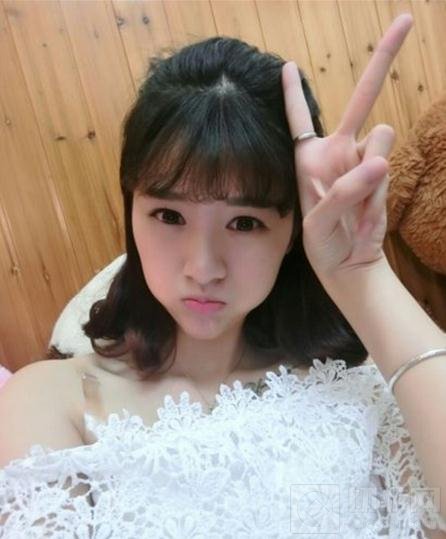 CF手游美眉零距离女神资料卡 极度诱惑小艺