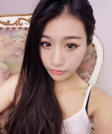 CF手游美眉零距离 资深老司机女神雪儿带你飞