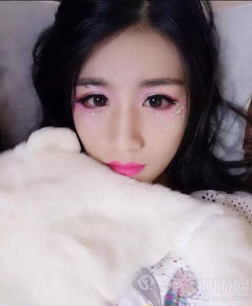 CF手游美眉零距离 资深老司机女神雪儿带你飞