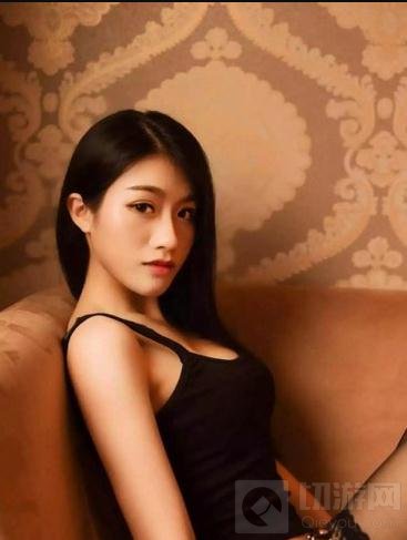CF手游美眉零距离 资深老司机女神雪儿带你飞