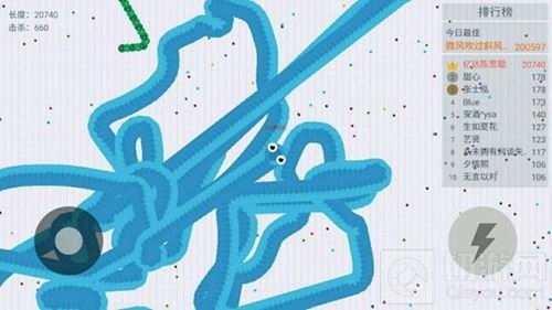 贪吃蛇大作战加速技能使用技巧 追围抢是关键