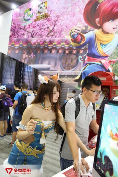 全是爱豆小姐姐 三大偶像团占领多益CJ展台