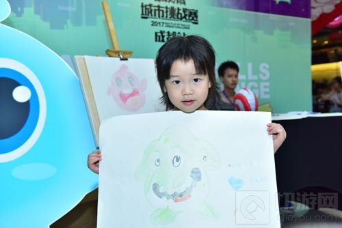 球球大作战城市挑战赛成都站 奥克斯广场有人聚众玩球