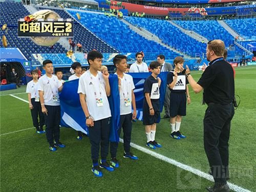 助力中国少年足球 胡莱游戏小旗手登场俄罗斯